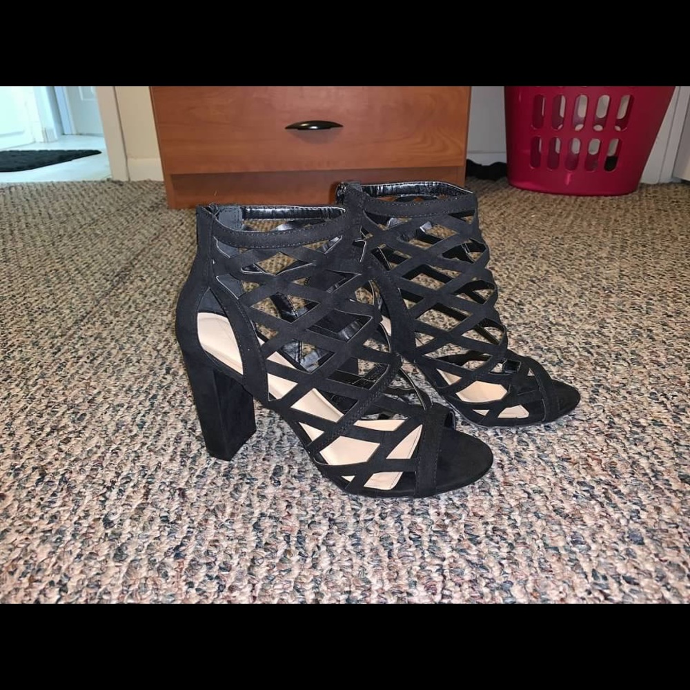 BLACK HEELS